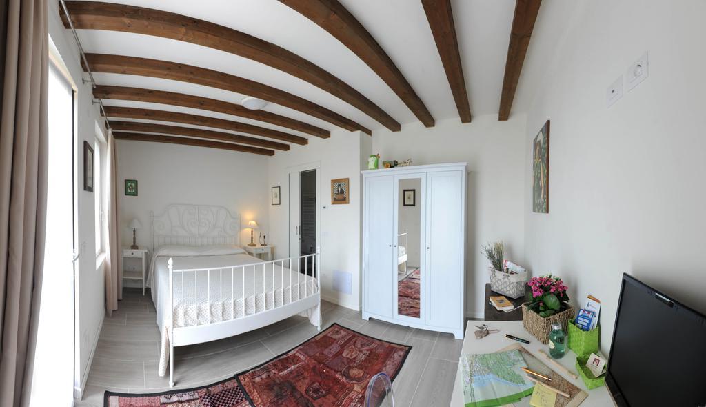 Monte Maino Bed & Breakfast Desenzano del Garda Pokoj fotografie